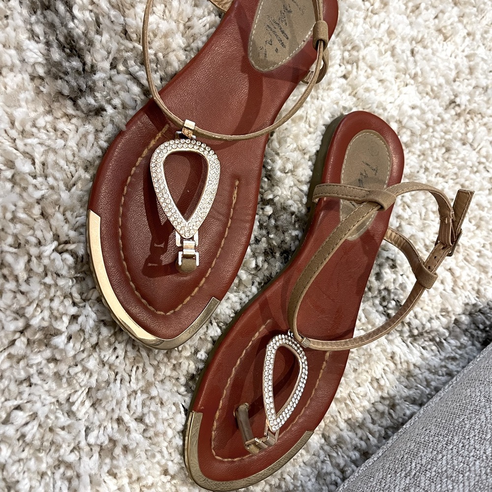 TRAFFIC SANDAL WITH PEAR SHAPE RHINESTONE ACCENT